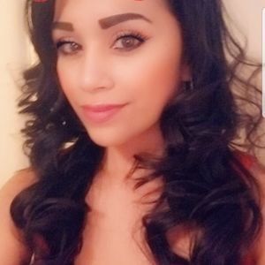 Meet your Posher, Flora